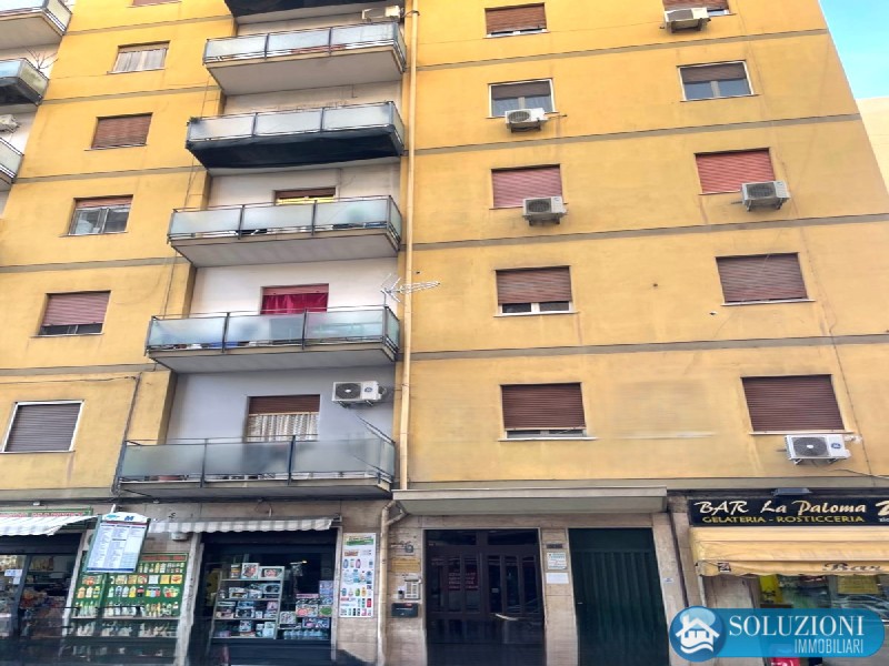 Appartamento Piano 4� Ampio 3 vani via Oreto